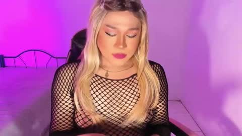 1lovelymess online show from October 17, 3:10 am