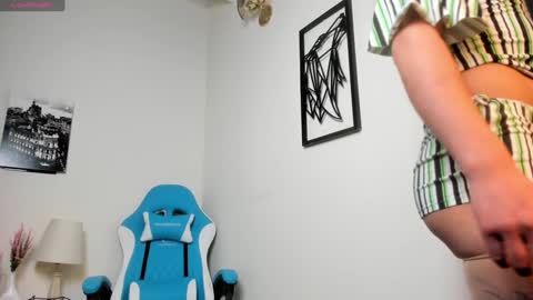 Freya online show from December 12, 1:32 am