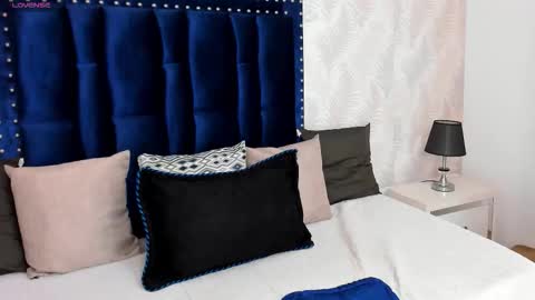 NIcolle online show from September 26, 2:58 pm