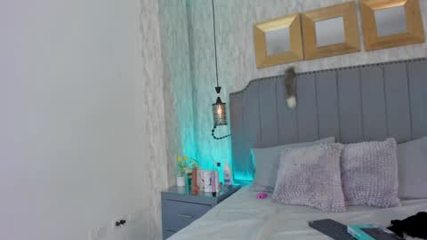 Aisha  online show from January 22, 11:45 am