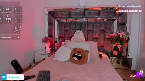 Queen Dumont   online show from December 4, 12:02 am