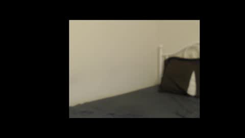 Snapshot of alexxuwu chatting on December 19, 12:45 am Lyssa online show from December 19, 12:45 am