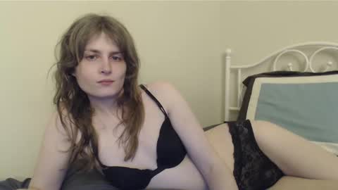 Snapshot of alexxuwu chatting on February 18, 11:08 pm Lyssa online show from February 18, 11:08 pm