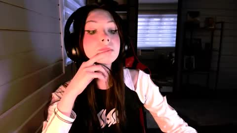 Snapshot of alice__aris chatting on February 25, 2:54 pm Alice Aris online show from February 25, 2:54 pm