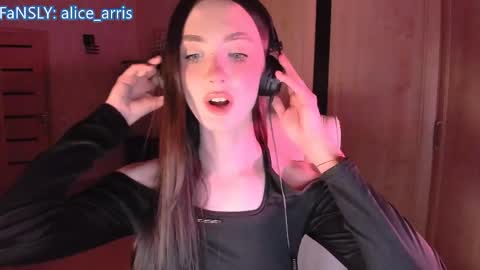 Alice Aris online show from April 18, 7:07 pm