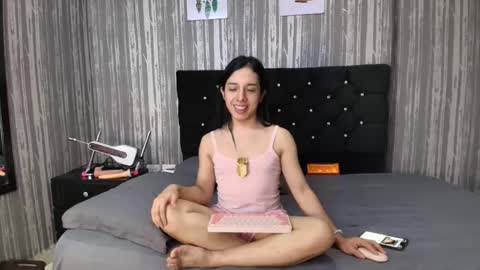 Snapshot of alicee_moonn chatting on September 24, 7:09 pm alicee_moonn online show from September 24, 7:09 pm
