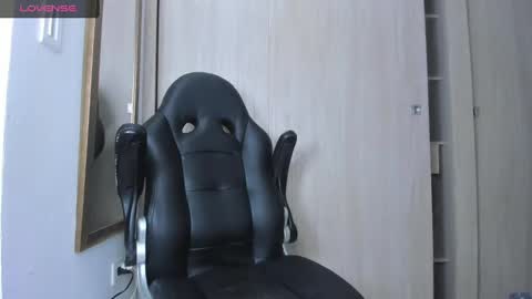 amy_lewis1 online show from January 7, 3:16 am