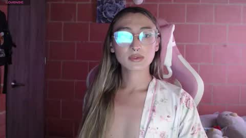 Snapshot of andrea_camila chatting on October 11, 4:42 pm Andrea online show from October 11, 4:42 pm