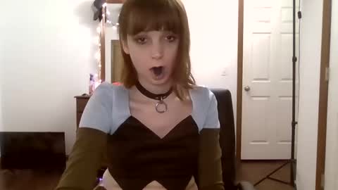 Snapshot of andrea_davenport chatting on December 18, 5:26 am andrea online show from December 18, 5:26 am