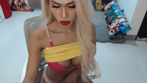 DIVINE ANGEL online show from December 5, 1:54 am