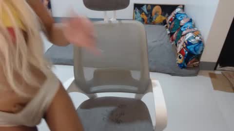 DIVINE ANGEL online show from December 17, 12:27 am