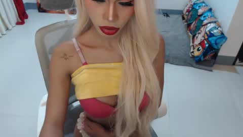 DIVINE ANGEL online show from January 11, 11:33 pm