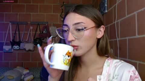 Annie online show from December 30, 2:51 pm