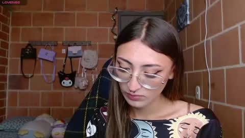 Annie online show from February 14, 4:20 pm