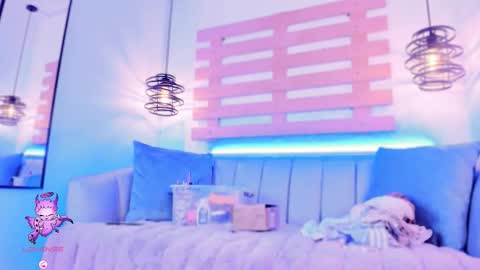 Ari  online show from November 6, 1:22 pm