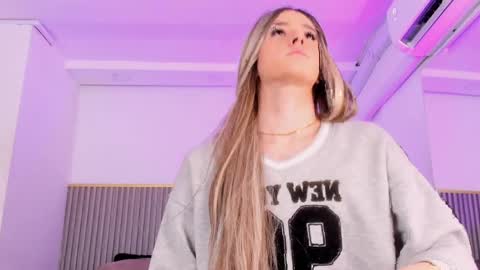 ash_valentine online show from April 7, 7:48 pm