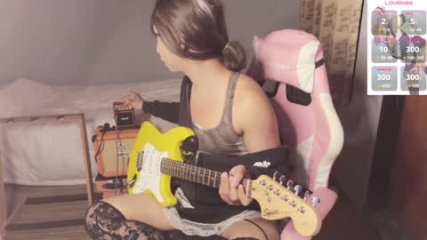 Snapshot of asianfemboycd chatting on January 30, 3:29 pm Emi online show from January 30, 3:29 pm