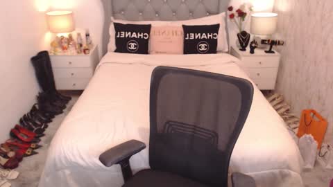 Kylie online show from January 10, 5:56 pm