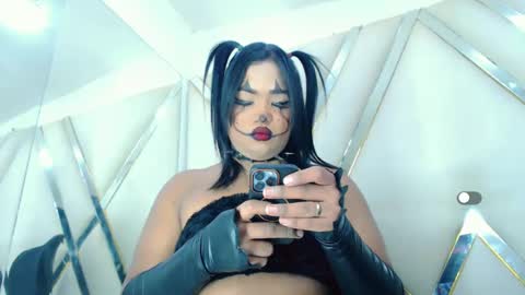 Snapshot of aurorarossx chatting on October 9, 7:48 pm Aurora online show from October 9, 7:48 pm