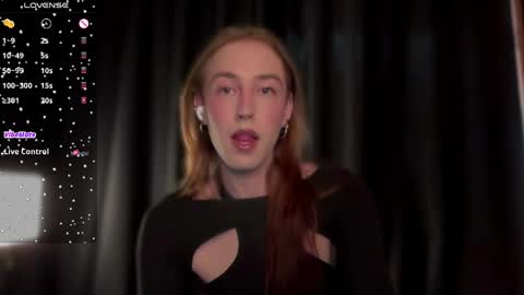 avril_pearly_ online show from April 6, 10:59 am