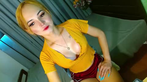 Snapshot of baby_kira1988 chatting on February 17, 6:42 am Your Baby Kira online show from February 17, 6:42 am