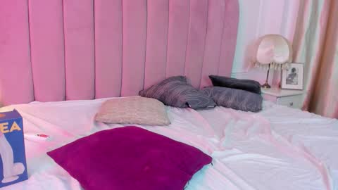 bad_queen22 online show from January 19, 8:45 am