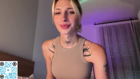 Snapshot of barbie_bi chatting on September 28, 4:06 pm My name is Molly. Please say hello I like talking to you. If you have any wishes or obscene desires please use the tip menu online show from September 28, 4:06 pm