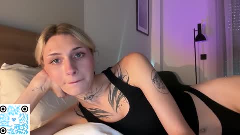 Snapshot of barbie_bi chatting on September 29, 4:17 pm My name is Molly. Please say hello I like talking to you. If you have any wishes or obscene desires please use the tip menu online show from September 29, 4:17 pm