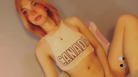 Snapshot of bella_tara chatting on December 12, 7:48 pm Bella online show from December 12, 7:48 pm