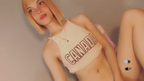Snapshot of bella_tara chatting on December 26, 3:38 am Bella online show from December 26, 3:38 am