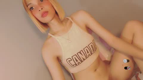 Snapshot of bella_tara chatting on December 26, 1:43 pm Bella online show from December 26, 1:43 pm
