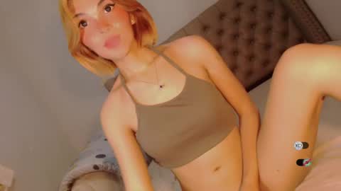 Snapshot of bella_tara chatting on January 22, 9:33 pm Bella online show from January 22, 9:33 pm