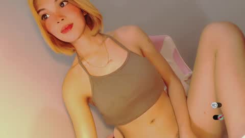 Snapshot of bella_tara chatting on February 21, 2:17 am Bella online show from February 21, 2:17 am