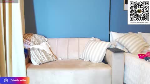 Nicolle Aviles online show from November 6, 11:10 am