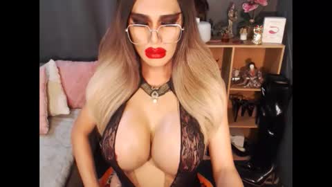 Loraine Cruz online show from September 30, 2:22 am