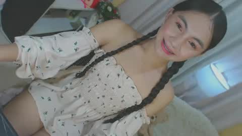 Yeng online show from December 11, 10:49 pm