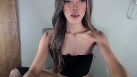 Black  Queen online show from March 1, 5:53 am