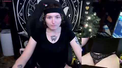 BrandiWRLD999 online show from December 26, 8:00 pm