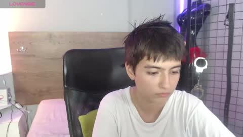 Snapshot of bryce_evans chatting on December 17, 8:43 pm B R Y C E  online show from December 17, 8:43 pm