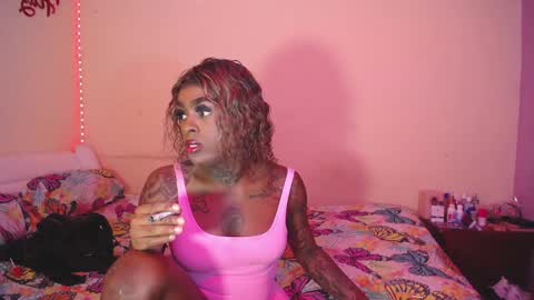 Snapshot of butterfly_rouse chatting on October 14, 12:00 am butterfly_rouse online show from October 14, 12:00 am