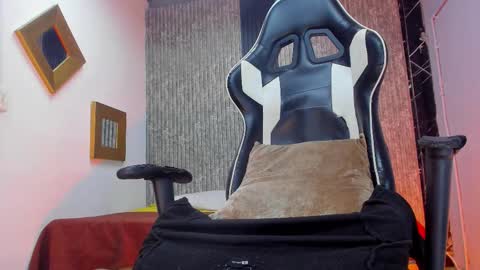 caitlyn_joness_ online show from January 7, 8:34 pm