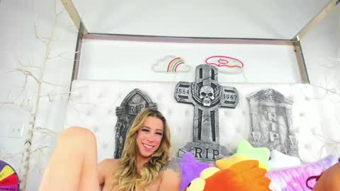 casey kisses online show from October 31, 8:17 pm