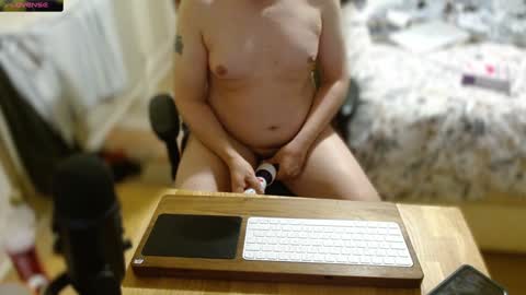 Snapshot of catherine76x chatting on December 4, 11:41 pm Catherinecuddles online show from December 4, 11:41 pm