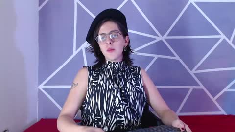 Snapshot of cava_pretty chatting on January 13, 7:00 am cava_pretty online show from January 13, 7:00 am