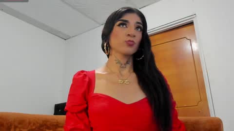 Snapshot of chloe_evanx_ chatting on December 17, 7:37 pm Chloe Evanx  online show from December 17, 7:37 pm