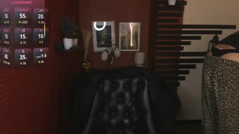 Chloe online show from November 18, 1:11 pm