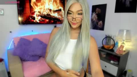 Marga Lewis online show from December 15, 8:47 pm