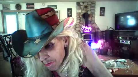 crossdrsr1 online show from October 22, 4:42 pm