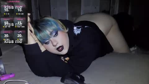 Curvygothfemboy online show from February 11, 7:02 am