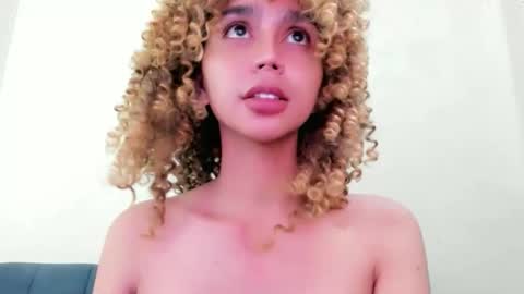 damnperfectxx online show from December 17, 3:12 am